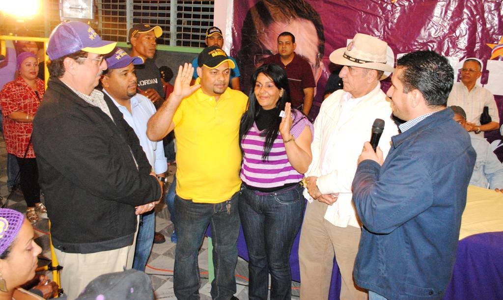 Movimiento Mocanos con Danilo y Bloque AC3 Juramentan familia Perredeista que pasa al bloque del PLD en el Club José Horacio Rodríguez